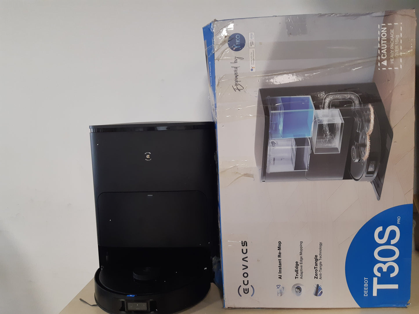 89011 - ECOVACS Fshëse Robotike DEEBOT T30S PRO me Mop, Fuqi Thithjeje 11,000 Pa, Teknologji ZeroTangle, Mop me Ujë të Nxehtë 70°C, Pastrim i Skajve me TruEdge™, Bateri 6,400 mAh, Shmangie Pengesash me Inteligjencë Artificiale