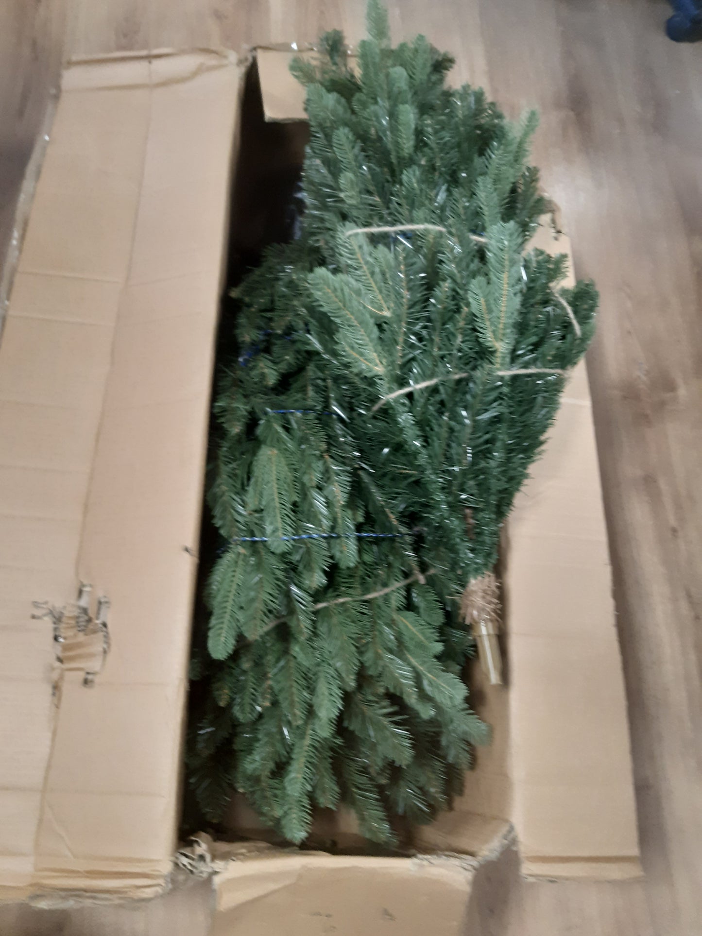 177118 - GARANCI 10-Vjeçare PEMË E KRISHTLINDJEVE PURE LIVING Bredhi Artificiale 180 cm me Degë të dendura dhe Mbështetëse Druri