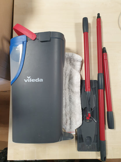 177226 - VILEDA Sistemi i Fshesës së Sheshtë H2prO me Ndarje Revolucionare të Ujit të Pastër dhe të Ndotur, Dizajn që Kursen Ujë, Ruajtje Kompakte, Dorezë Ergonomike, dhe Fuqi Mikrofibre