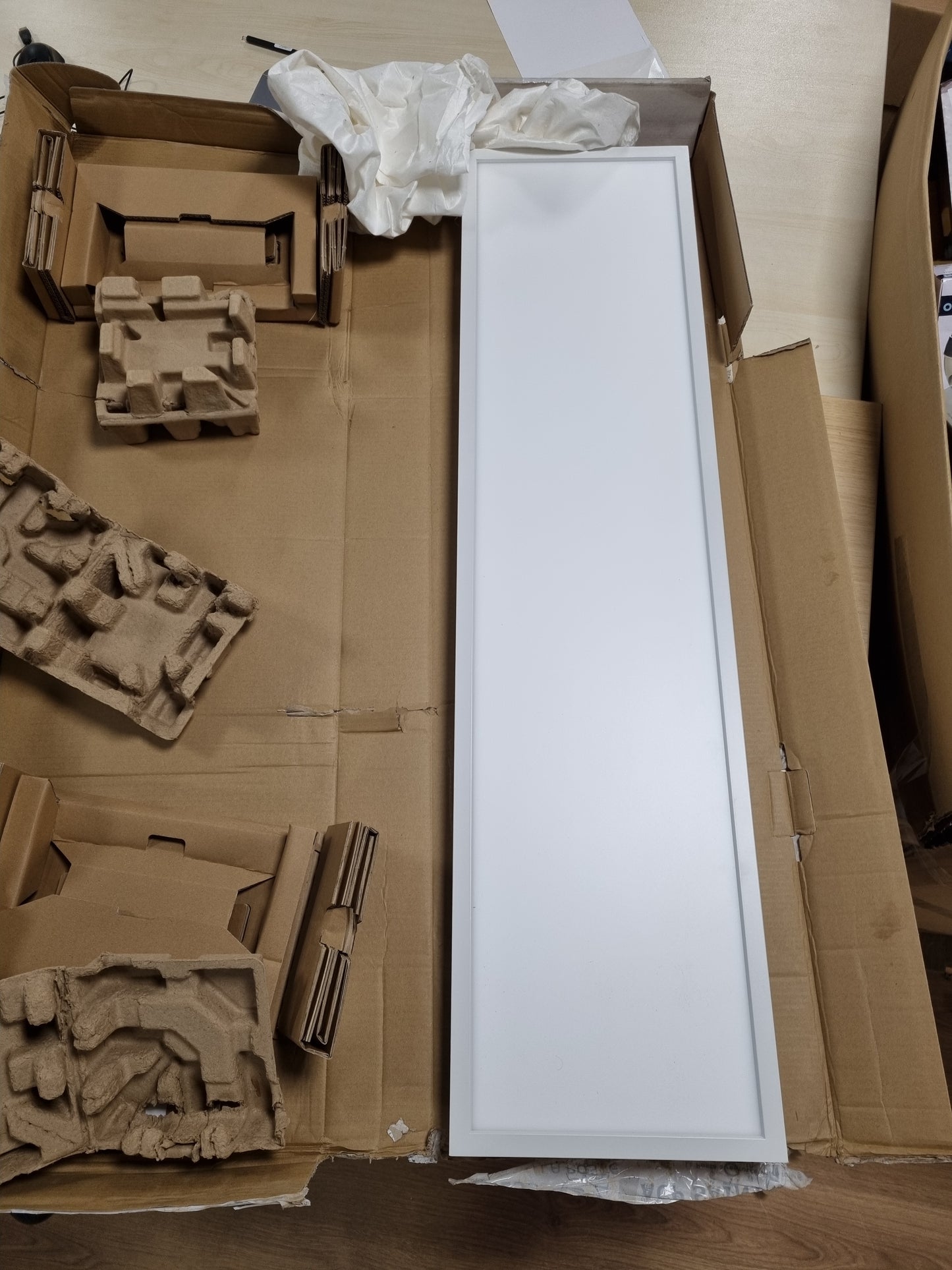 199007 - PHILIPS Hue White and Color Ambiance, Panneau LED i Lidhur Drejtpërdrejt me SURIMU, i Pajtueshëm me Bluetooth, Ngjyra e Bardhë